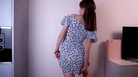 Lia online show from May 3, 2026, 1:28 pm