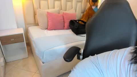 Snapshot of lia_mariana chatting on January 7, 2026, 5:15 pm lia_mariana online show from January 7, 2026, 5:15 pm