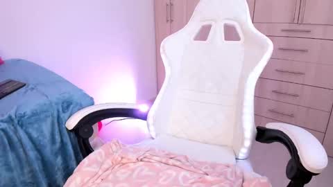 Little Queen Lia  online show from December 15, 2024, 3:13 am