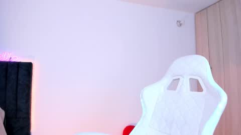 Little Queen Lia  online show from February 20, 2025, 8:25 pm