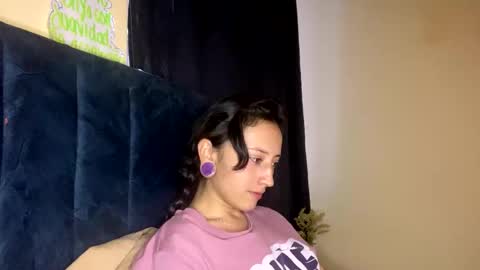 Little Queen Lia  online show from February 16, 2026, 11:01 pm