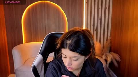 Snapshot of lia_queen_tx chatting on May 26, 2026, 3:35 am Online 1400 - 2100 online show from May 26, 2026, 3:35 am