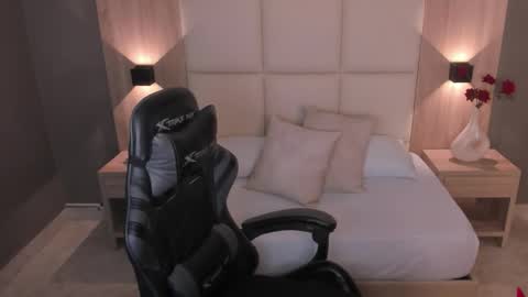 Lia  online show from December 21, 2025, 8:27 pm