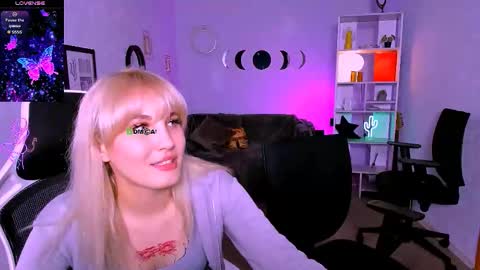 Snapshot of lia_sunset chatting on September 23, 2025, 7:39 pm Lia online show from September 23, 2025, 7:39 pm