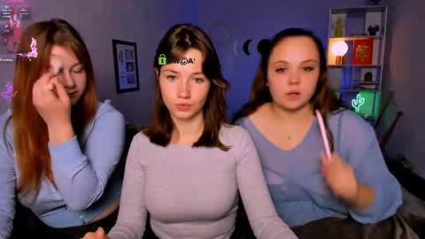 Snapshot of lia_sunset chatting on October 6, 2025, 7:11 pm Lia online show from October 6, 2025, 7:11 pm