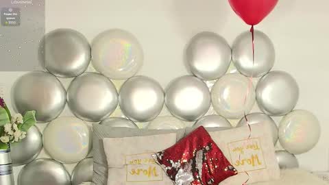 lia_valmont online show from February 12, 2026, 3:56 am