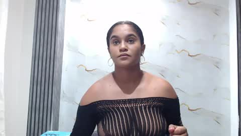 liaa_cams online show from June 7, 2026, 3:32 am