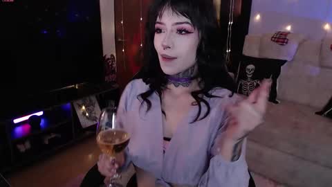 Liaa  online show from December 16, 2025, 2:38 am