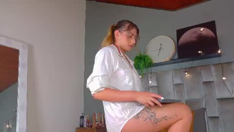 L I A   online show from July 7, 2026, 3:09 am