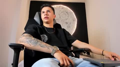 Liam Smith online show from October 24, 2025, 12:34 pm