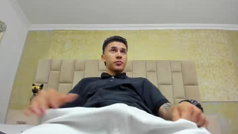 Liam Smith online show from November 16, 2025, 12:22 pm