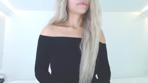 Lia Divina online show from November 25, 2025, 5:40 am