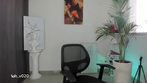 Snapshot of liah_v chatting on January 22, 2025, 7:45 pm Liah online show from January 22, 2025, 7:45 pm