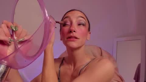 Snapshot of liahilton_ chatting on November 5, 2025, 3:56 pm lh6 9c online show from November 5, 2025, 3:56 pm