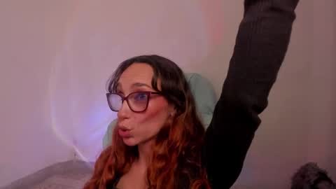 Snapshot of liahilton_ chatting on December 19, 2025, 3:30 pm lh6 9c online show from December 19, 2025, 3:30 pm