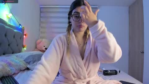 Lia  online show from February 19, 2025, 6:11 am