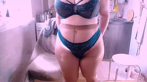 miss Lia  colection for travel online show from October 26, 2025, 10:21 am