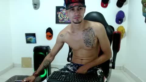 Snapshot of liam_andres12 chatting on June 18, 2026, 10:14 pm Andres online show from June 18, 2026, 10:14 pm