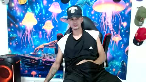 Snapshot of liam_andres12 chatting on July 7, 2026, 10:14 pm Andres online show from July 7, 2026, 10:14 pm