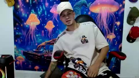 Snapshot of liam_andres12 chatting on July 15, 2026, 9:53 pm Andres online show from July 15, 2026, 9:53 pm