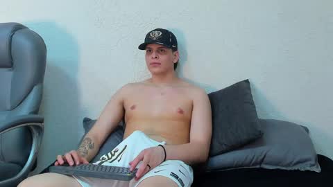 liam_cyrus online show from April 18, 2026, 4:27 am