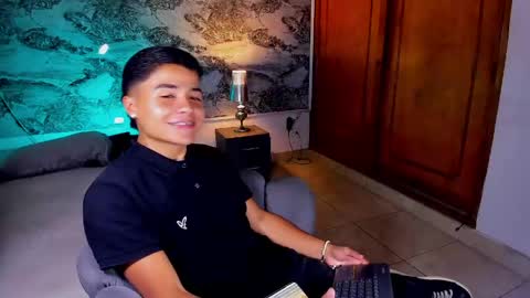 Snapshot of liam_dustin chatting on May 19, 2026, 9:43 pm Liam online show from May 19, 2026, 9:43 pm