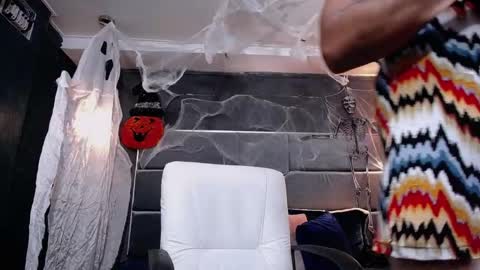 Liam online show from November 3, 2025, 7:26 pm