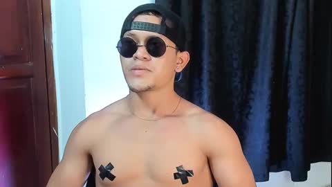 liam_knight online show from November 6, 2025, 5:19 am