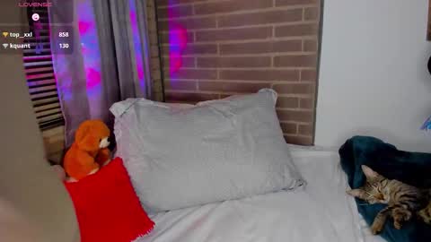 Snapshot of liam_oficial chatting on February 5, 2026, 2:49 am liam online show from February 5, 2026, 2:49 am