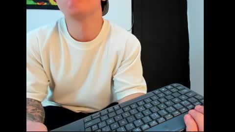 Snapshot of liam_saint chatting on June 25, 2026, 12:20 pm Call me Lian online show from June 25, 2026, 12:20 pm