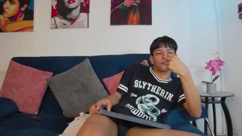 Liam online show from December 22, 2025, 12:57 pm