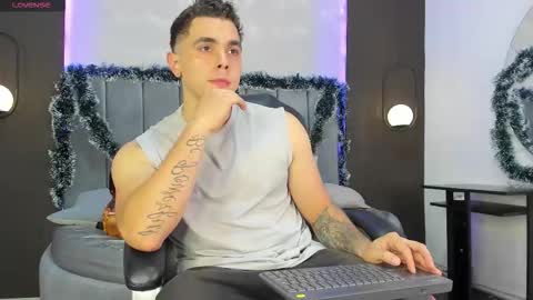 Liam online show from November 21, 2025, 10:30 pm