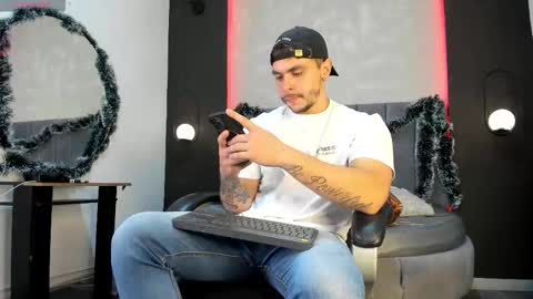 Liam online show from December 21, 2025, 7:10 pm