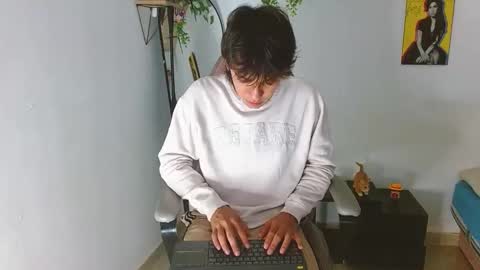 Snapshot of liam_xul chatting on October 28, 2025, 9:17 pm liamxul online show from October 28, 2025, 9:17 pm