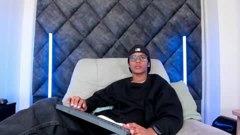 Snapshot of liamkron chatting on May 12, 2026, 11:51 am Liam twink big dick online show from May 12, 2026, 11:51 am