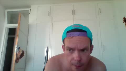 Snapshot of liamrosezn chatting on May 17, 2026, 5:27 am LiamRose online show from May 17, 2026, 5:27 am