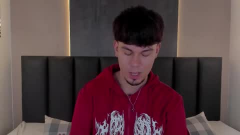 Liam Thunder online show from November 18, 2025, 3:01 am