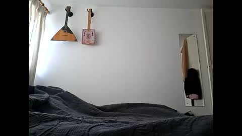 Snapshot of lian5602 chatting on October 21, 2025, 8:15 am LiamCross online show from October 21, 2025, 8:15 am