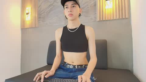 lian_cameron online show from January 19, 2026, 3:43 am