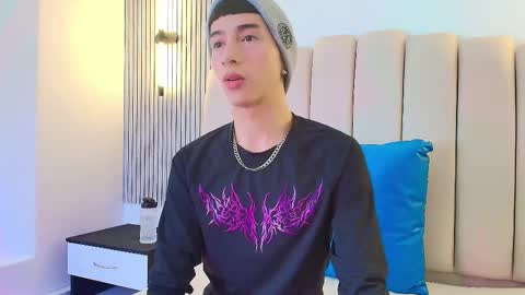 lian_cameron online show from March 19, 2026, 4:05 am