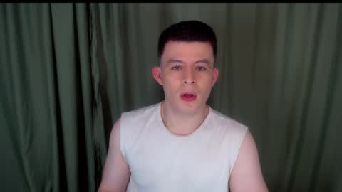 lian_eathan online show from October 27, 2025, 2:26 am