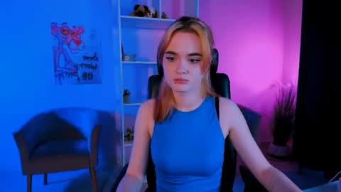 Snapshot of liana_kisses chatting on February 12, 2025, 4:44 pm Little Liana  online show from February 12, 2025, 4:44 pm