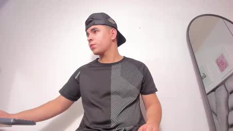 lianfox_ online show from February 26, 2026, 2:54 am