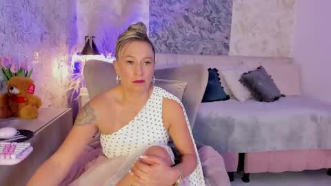 Snapshot of liannaa_ chatting on May 15, 2026, 8:05 pm Lian online show from May 15, 2026, 8:05 pm