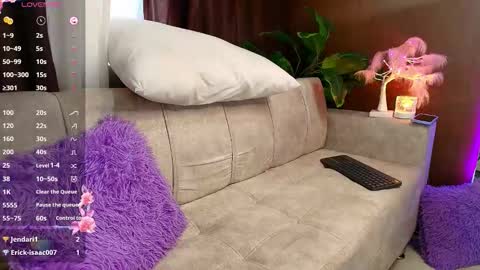 LIA online show from November 21, 2025, 1:54 pm