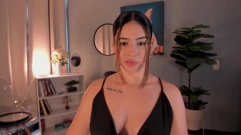 Snapshot of liapearce chatting on November 3, 2025, 12:39 pm Lia online show from November 3, 2025, 12:39 pm