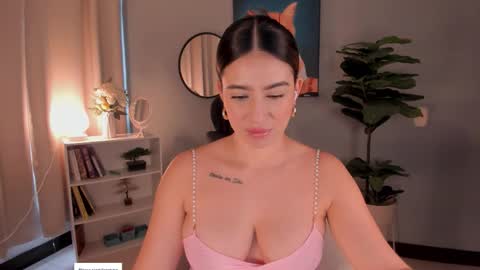 Snapshot of liapearce chatting on November 11, 2025, 12:16 pm Lia online show from November 11, 2025, 12:16 pm