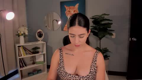 Lia online show from January 13, 2026, 2:00 pm