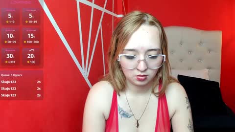 Lia Roberts online show from December 15, 2024, 3:09 pm