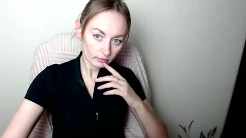 Lia online show from January 14, 2026, 7:47 am
